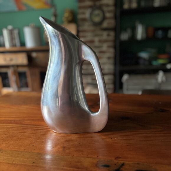 Wilton Armetale Traditional Beverage Pitcher, Mid-century Modern Beautiful Lines - Picture 2 of 12